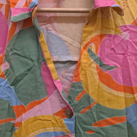 Show me your Mumu bright floral button down shirt size M - Picture 5 of 5